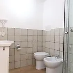 Veterani House 33 チェファル