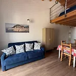 Veterani House 33 *